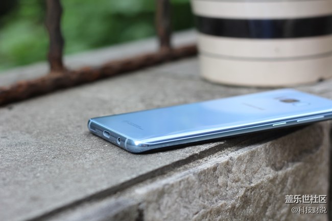 以S8+的素质现在一点也不过时，价格适中，合适入手