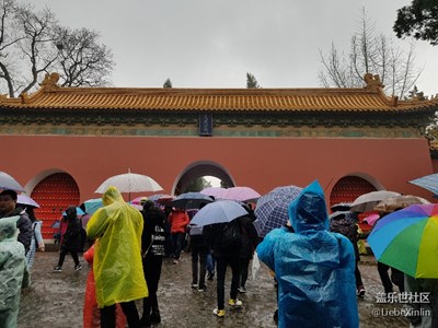 雨中明孝陵