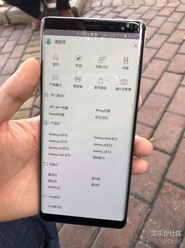 为什么屏幕上黄下白，很影响使用
