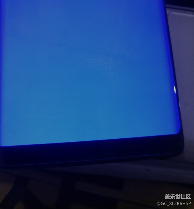 好像是烧屏了，才用半年样子。