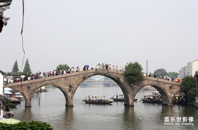 【中国最美瞬间】+朱家角五孔拱桥