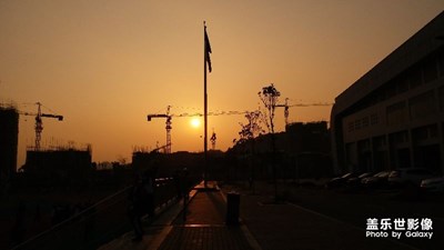 国旗下的黄昏