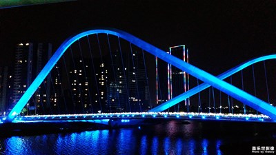 【中国最美瞬间】+灯光下的桥梁