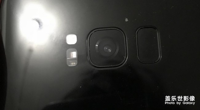 三星s8+摄像头有划痕