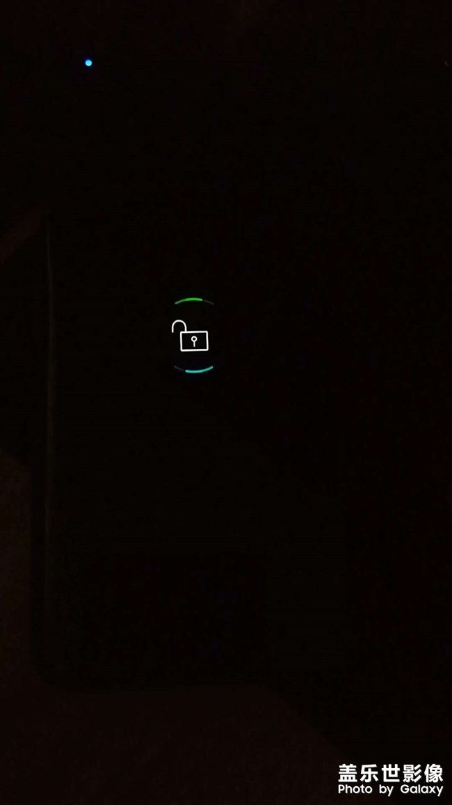问下S9+开机密码输完后会出现一把锁一直再转
