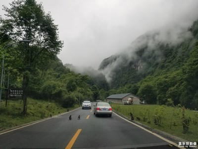 雅安市天全县二郎山喇叭河 蓝水晶