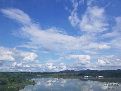 爱就像蓝天白云， 晴空万里