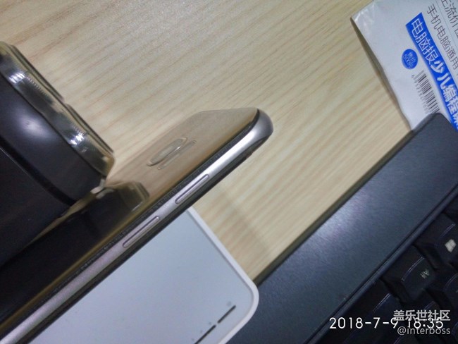 后盖脱胶了。。。不知道能不能坚持到5G商用。。。
