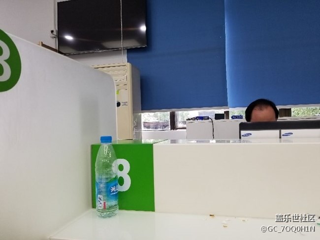 手机屏幕2个气泡，售后说不保修