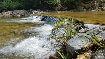 逃离都市 回归大自然  有山 有水 有风光。