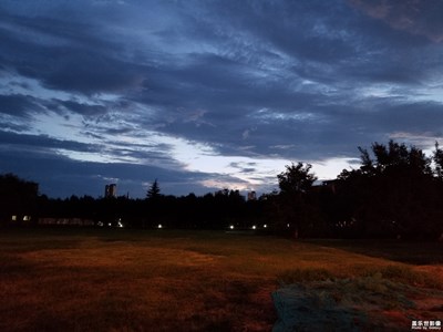 西安的樱花广场夜景随拍