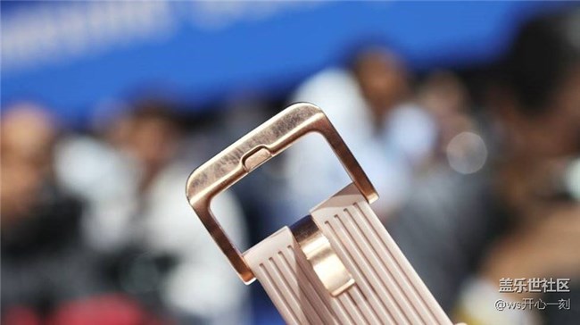 三星Galaxy Watch现场实拍图赏:看上去就像是一块真机械表 三星Galaxy Watch现场实拍图赏:看上去就像是一块真机械表