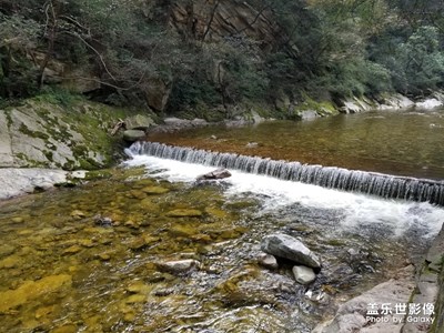 中秋游山戏水