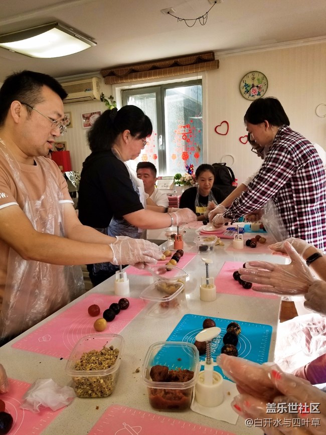 和社区一起过中秋