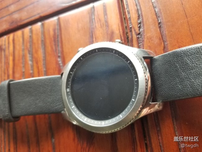 gear s2 运动那个版本丑，换了s3经典版