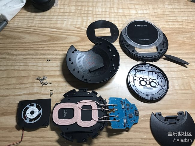 【拆解】三星第三代无线充电器拆解 【拆解】三星第三代无线充电器拆解