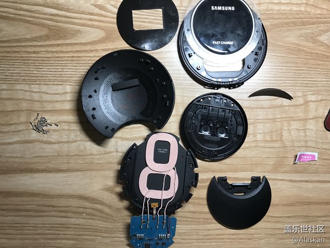 【拆解】三星第三代无线充电器拆解 【拆解】三星第三代无线充电器拆解