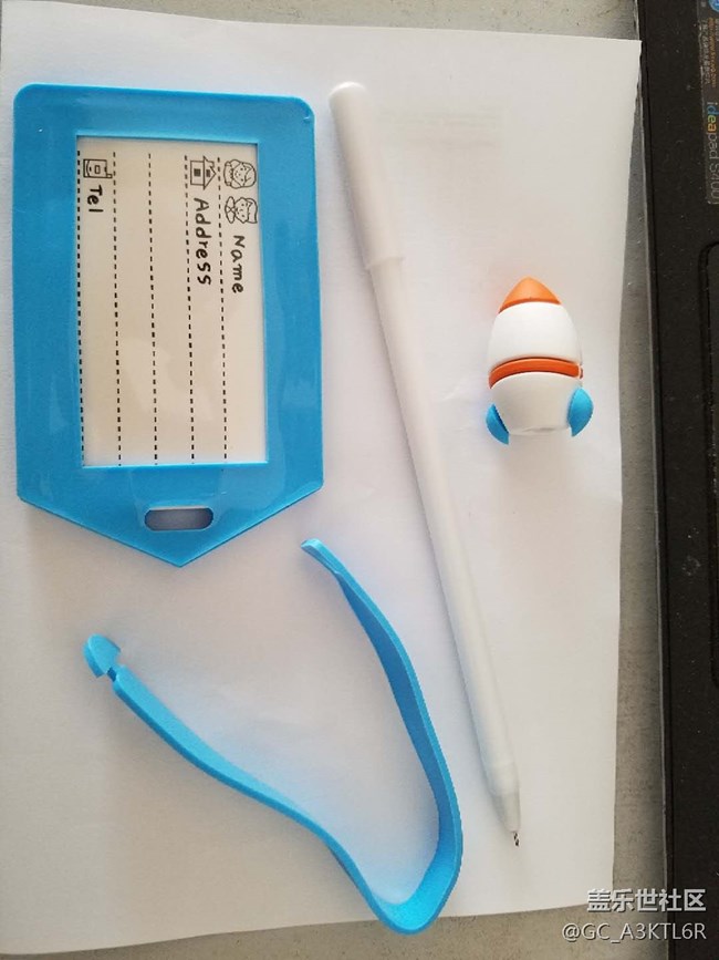 兑换的行李牌和中性笔到了