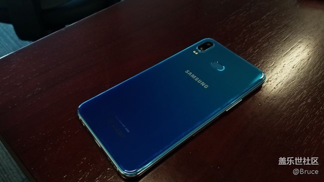 Galaxy A6s 四色照片共享