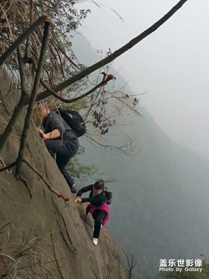 爬山的乐趣在于坚持不懈的努力