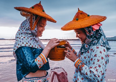 【为中国添色】霞浦北兜海滩日出渔家女