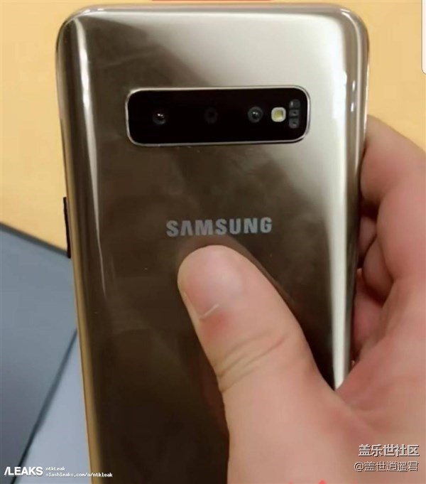 疑似三星S10+机模曝光：后置三摄像水平排列