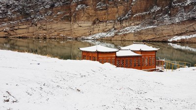 山村初雪