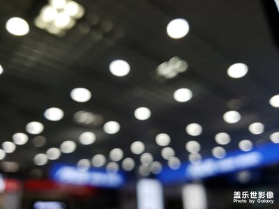 不能被世界改變，更沒法改變世界