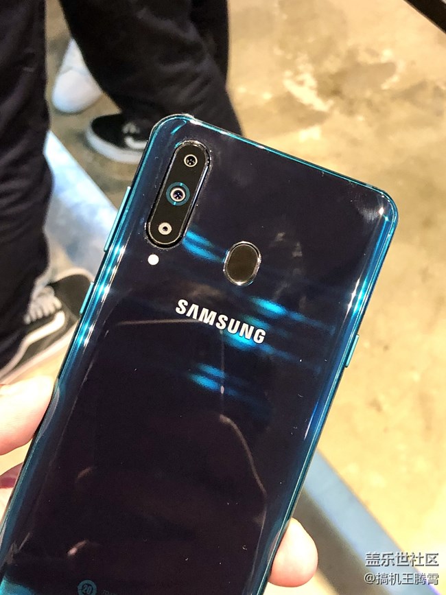 屏占比的再次突破，三星Galaxy A8s震撼登场！