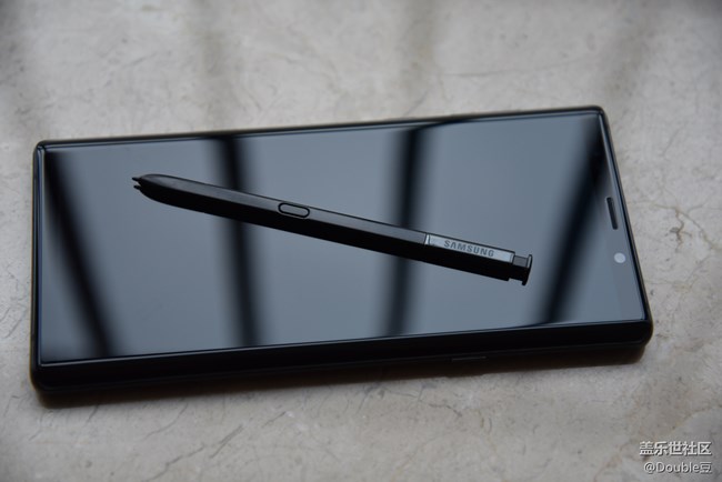 旗舰的最后坚守：三星Galaxy Note9外观简析