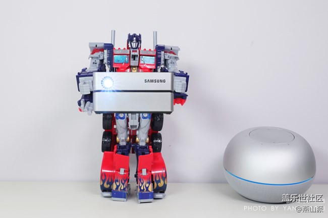 三星智能激光投影仪评测，简直是变形金刚的能量魔方