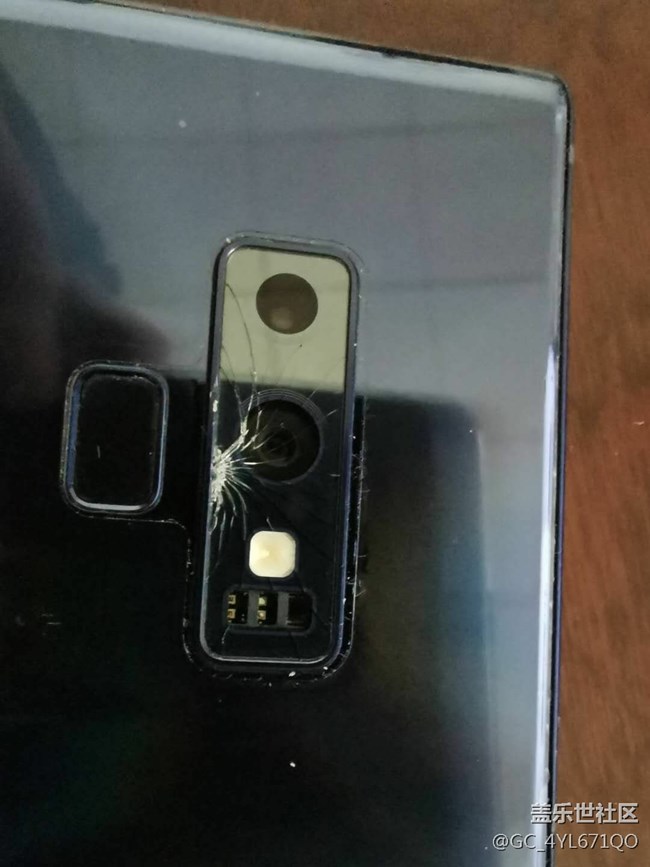 note9莫名其妙的后面镜头盖碎了，佛了