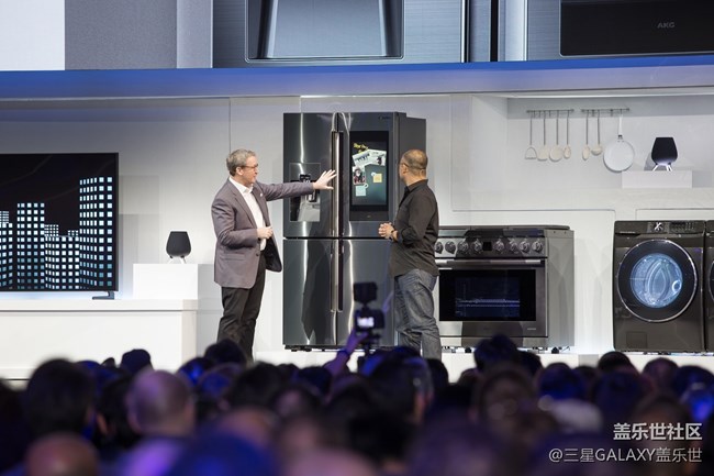 CES2019 Samsung Press Conference_Familly Hub 2019_Connected Home Demo.jpg