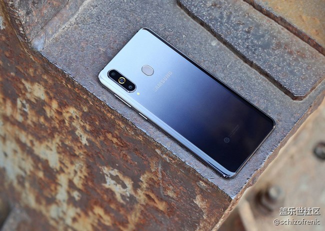 黑瞳全视屏+极致手感，三星Galaxy A8s真机上手体验