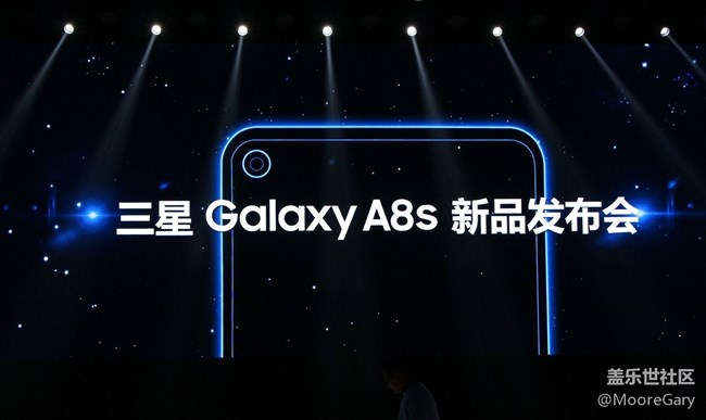 细节成就“黑瞳全视屏”，三星Galaxy A8s上手体验