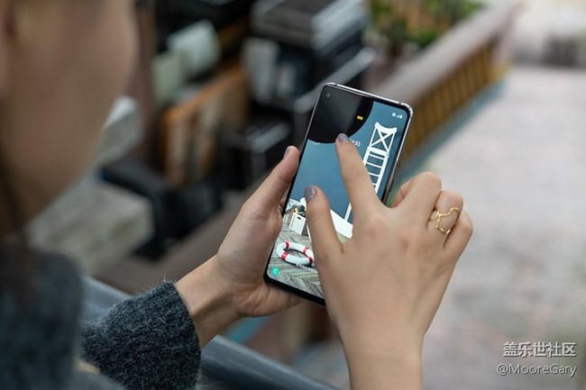 细节成就“黑瞳全视屏”，三星Galaxy A8s上手体验