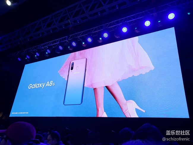 黑瞳全视屏+极致手感，三星Galaxy A8s真机上手体验