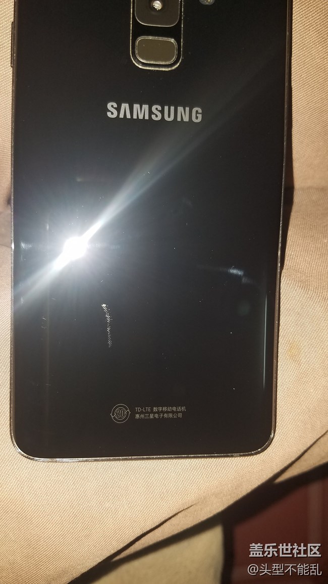 后盖因发热导致里面掉漆