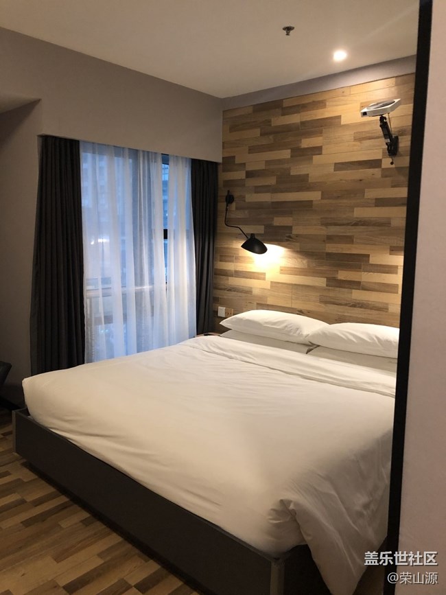 回到宾馆拍摄一波