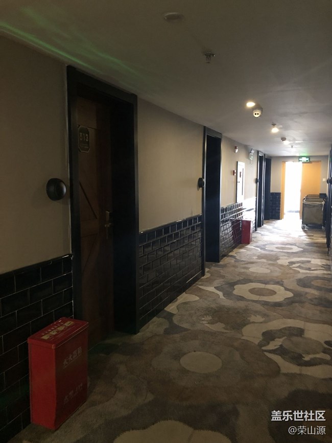 回到宾馆拍摄一波