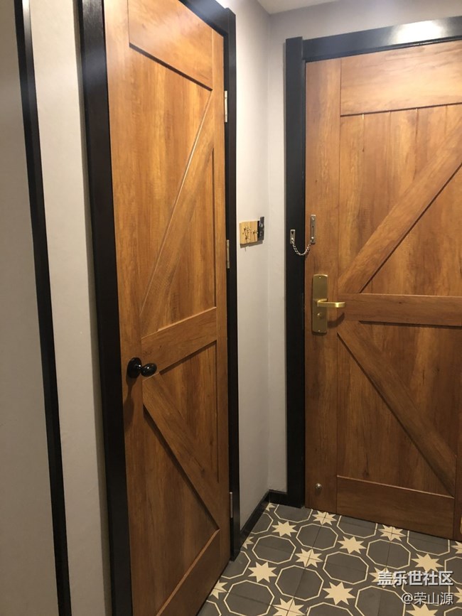 回到宾馆拍摄一波