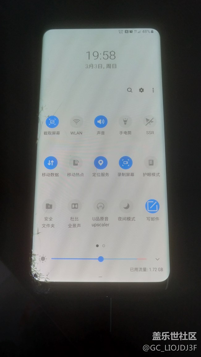 s9+刚买半个月，今天屏幕摔得稀碎。