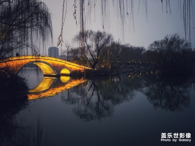 华灯初上 游明湖《Ⅰ》