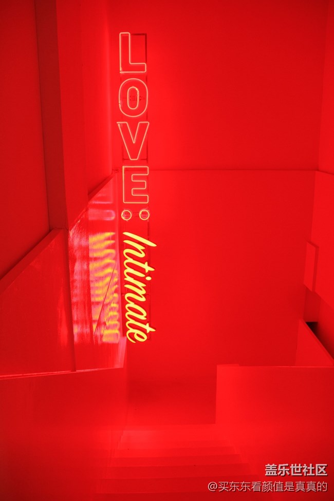 参观LOVELOVELOVE爱的艺术——爱的守护”展览