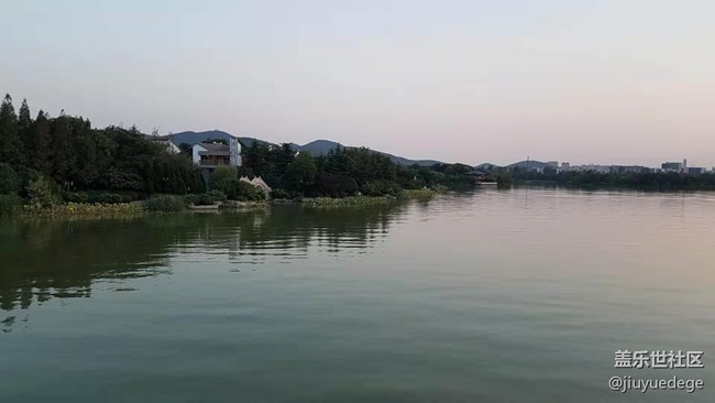 湖边景色