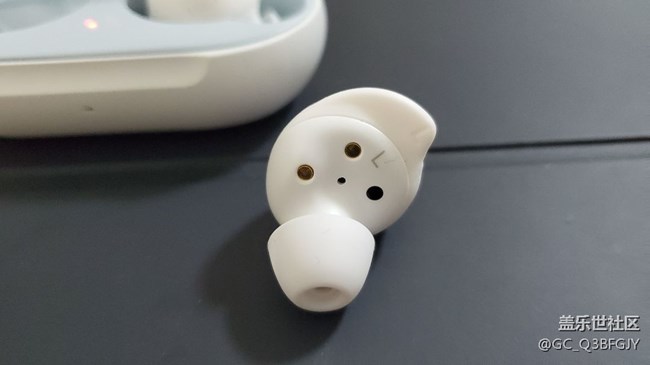 港版512赠送Buds入耳及与airpods 简单对比