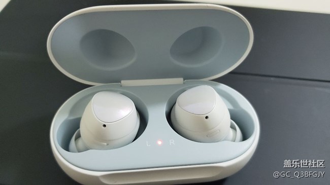 港版512赠送Buds入耳及与airpods 简单对比 港版512赠送Buds入耳及与airpods 简单对比