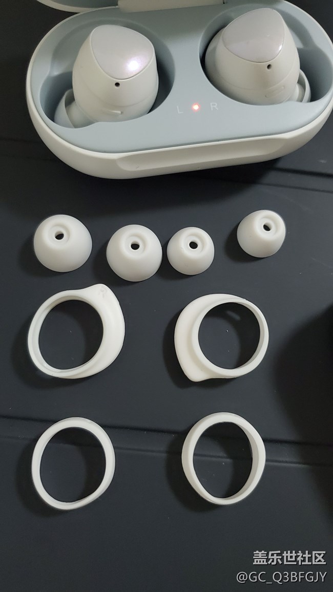 港版512赠送Buds入耳及与airpods 简单对比 港版512赠送Buds入耳及与airpods 简单对比