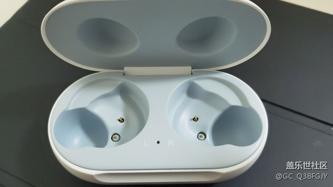 港版512赠送Buds入耳及与airpods 简单对比 港版512赠送Buds入耳及与airpods 简单对比