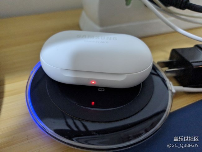 港版512赠送Buds入耳及与airpods 简单对比 港版512赠送Buds入耳及与airpods 简单对比